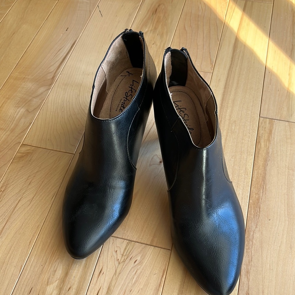Ladies boots. Size 9.5 M
